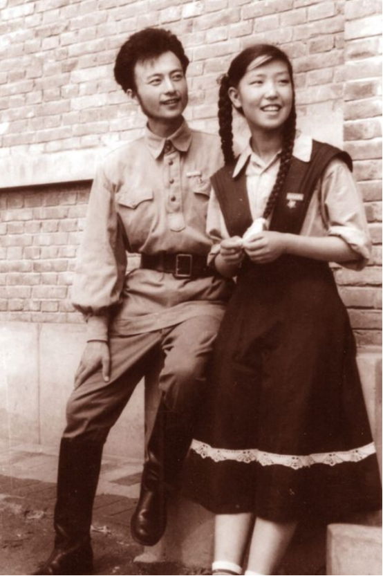 回顾歌唱家胡松华:初恋妻子病逝后,女儿引领他在悲痛中坚强