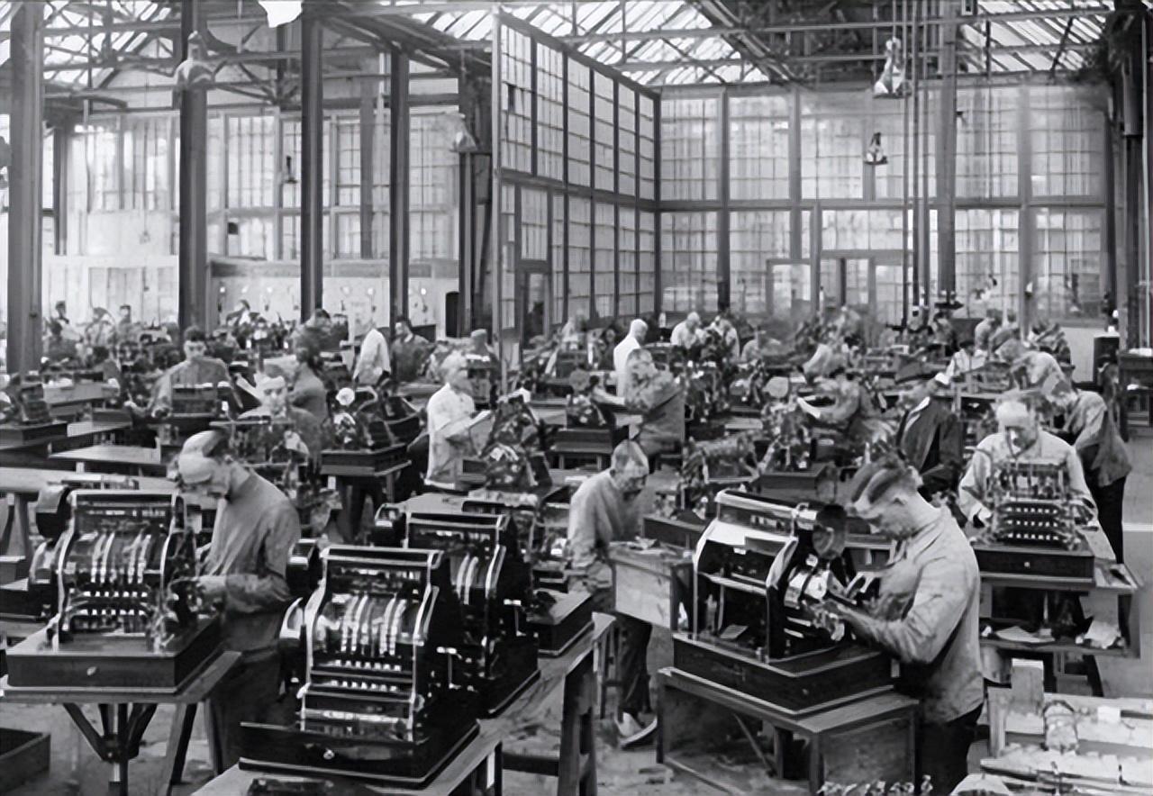 14,15世纪英国城市社会的变动使城市经济组织发生变化,手工业行会通过