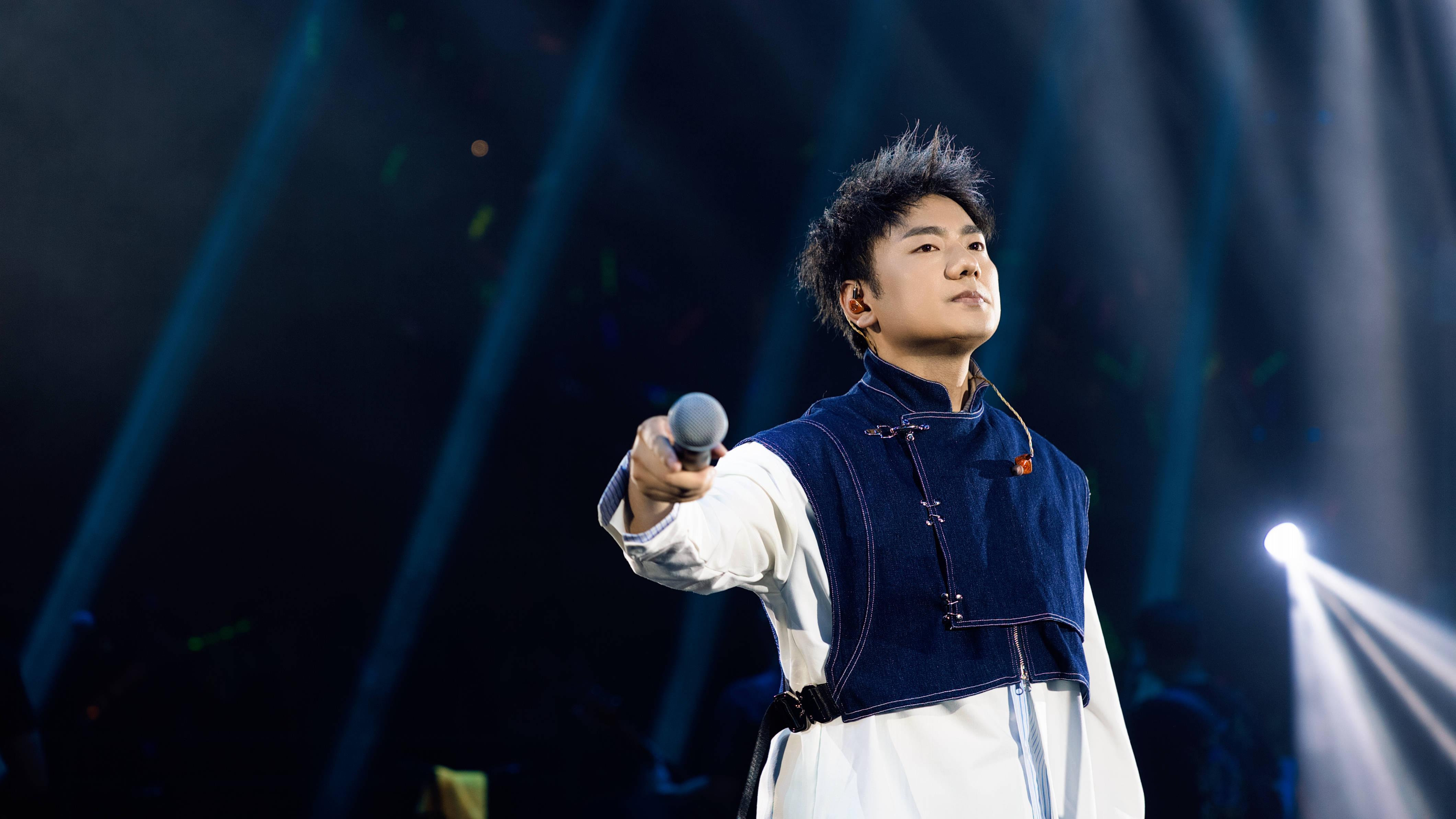 歌手:叶赫那拉守国门,国内歌手惨遭降维打击,真就不能换人吗?