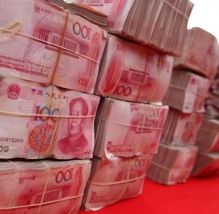 2015年俩小偷入室偷窃,一掀床板发现162万巨额现金,结果如何?