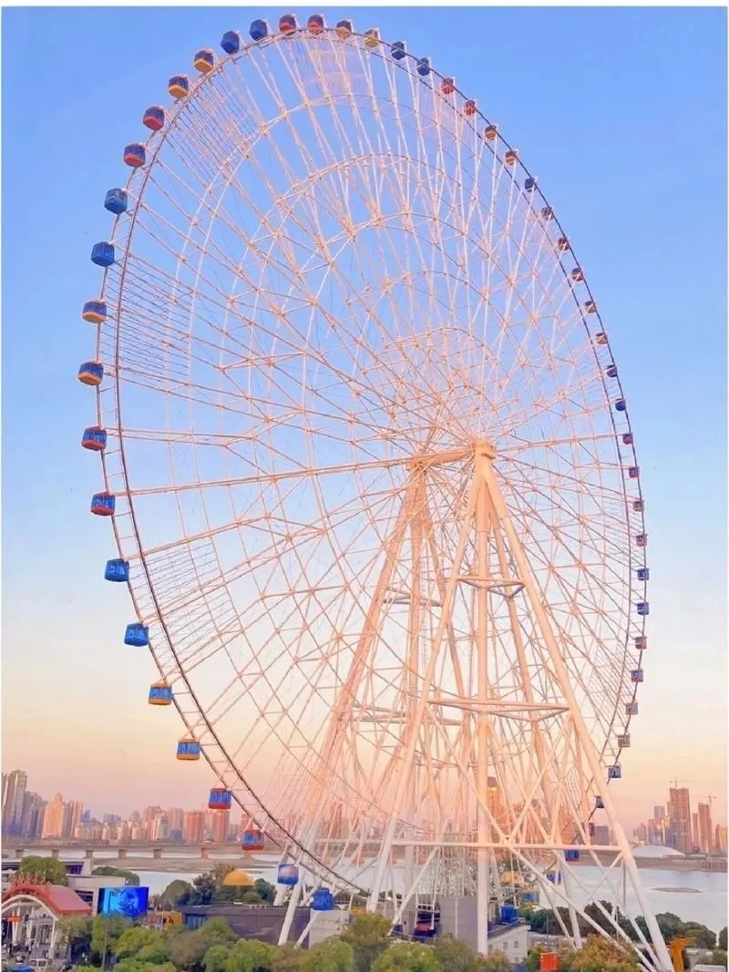 去江西旅游必去的景点,"南昌之星"摩天轮,它又名南昌之星,国内最高的