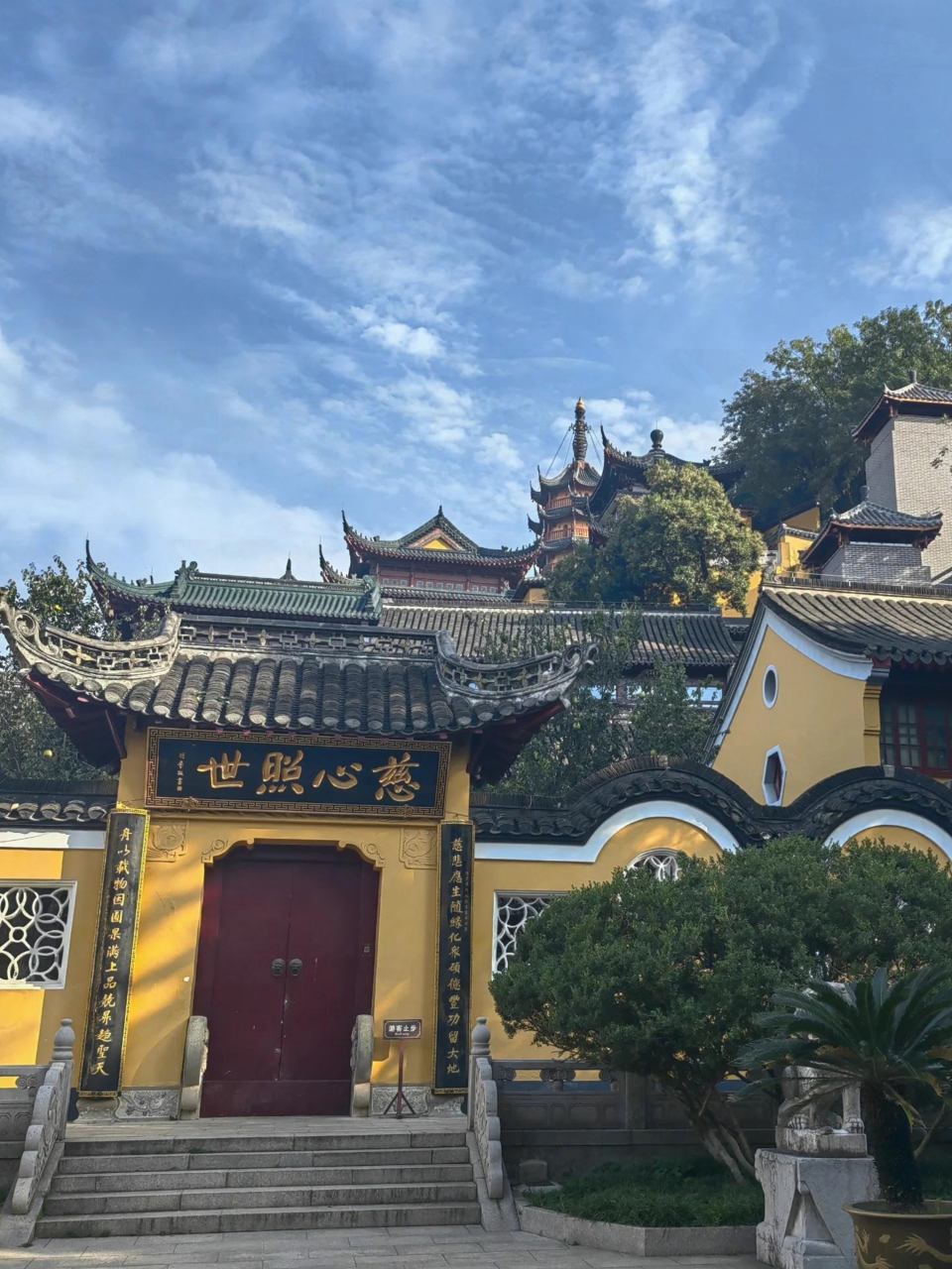 度一切苦厄  金山寺——镇江必去景点之一  很多朋友以为金山寺在杭州