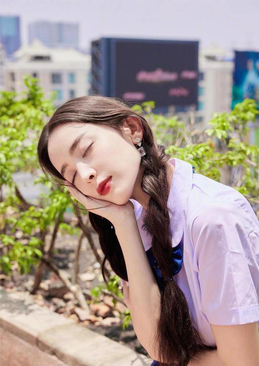 娱乐风# #娱乐风向# #娱乐风暴# 古力娜扎开启"花儿与少年"新篇章与 