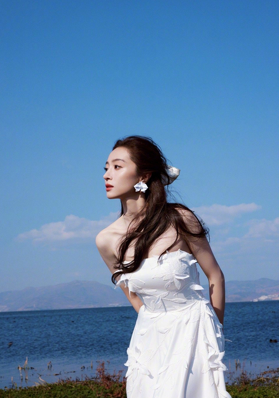 胡冰卿的这背景选的真绝!