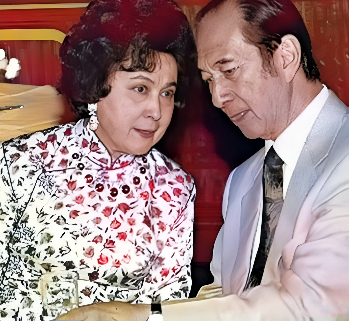 香港四大家族之首何氏家族.