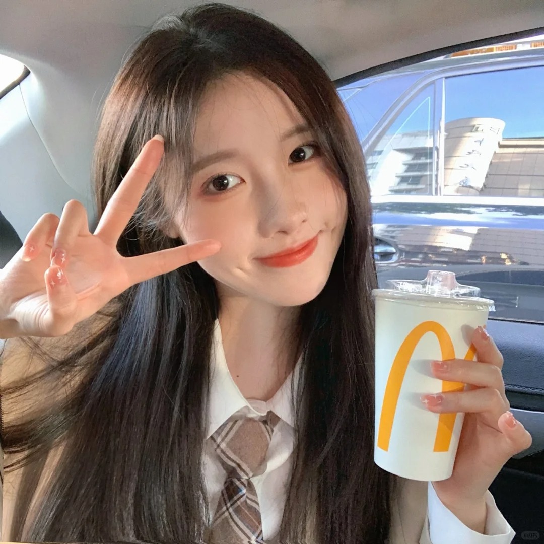 女大学生开学日常韩系头像感拍照