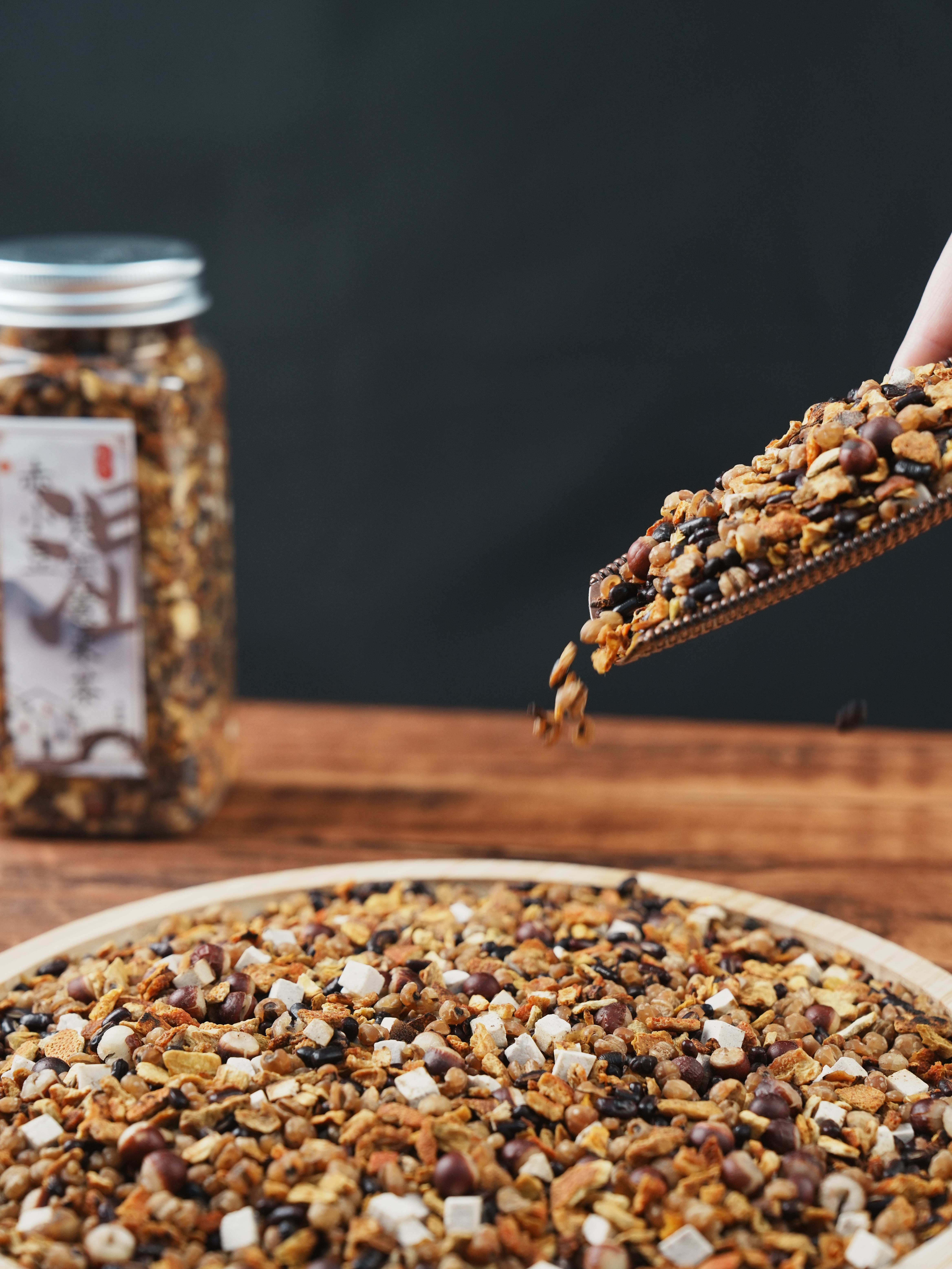 哈哈,朋友们,最近我发现了一款超棒的赤小豆芡实薏米茯苓熟茶,简直是