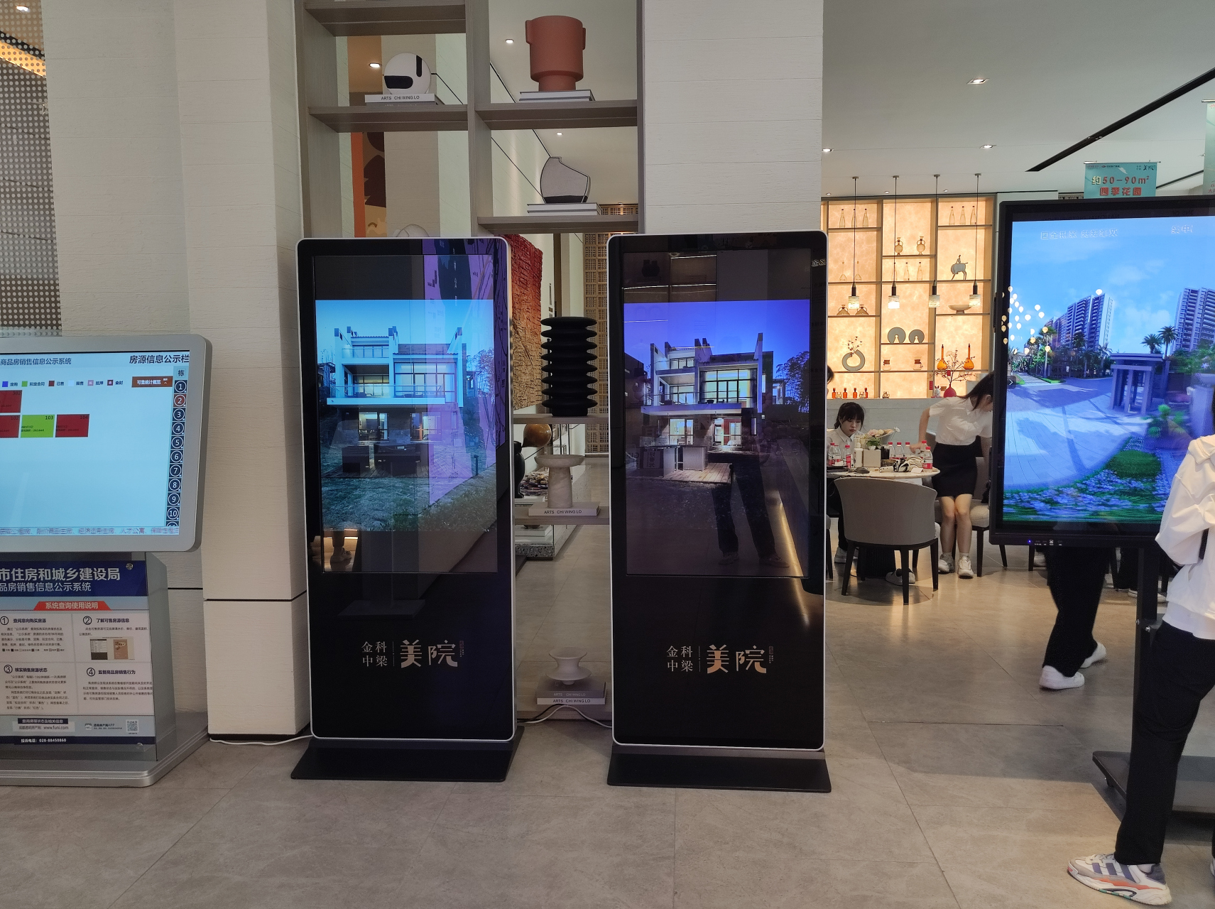 酒店大堂立式广告机,视觉体验百变随心  今天给大家推荐这款酒店常备