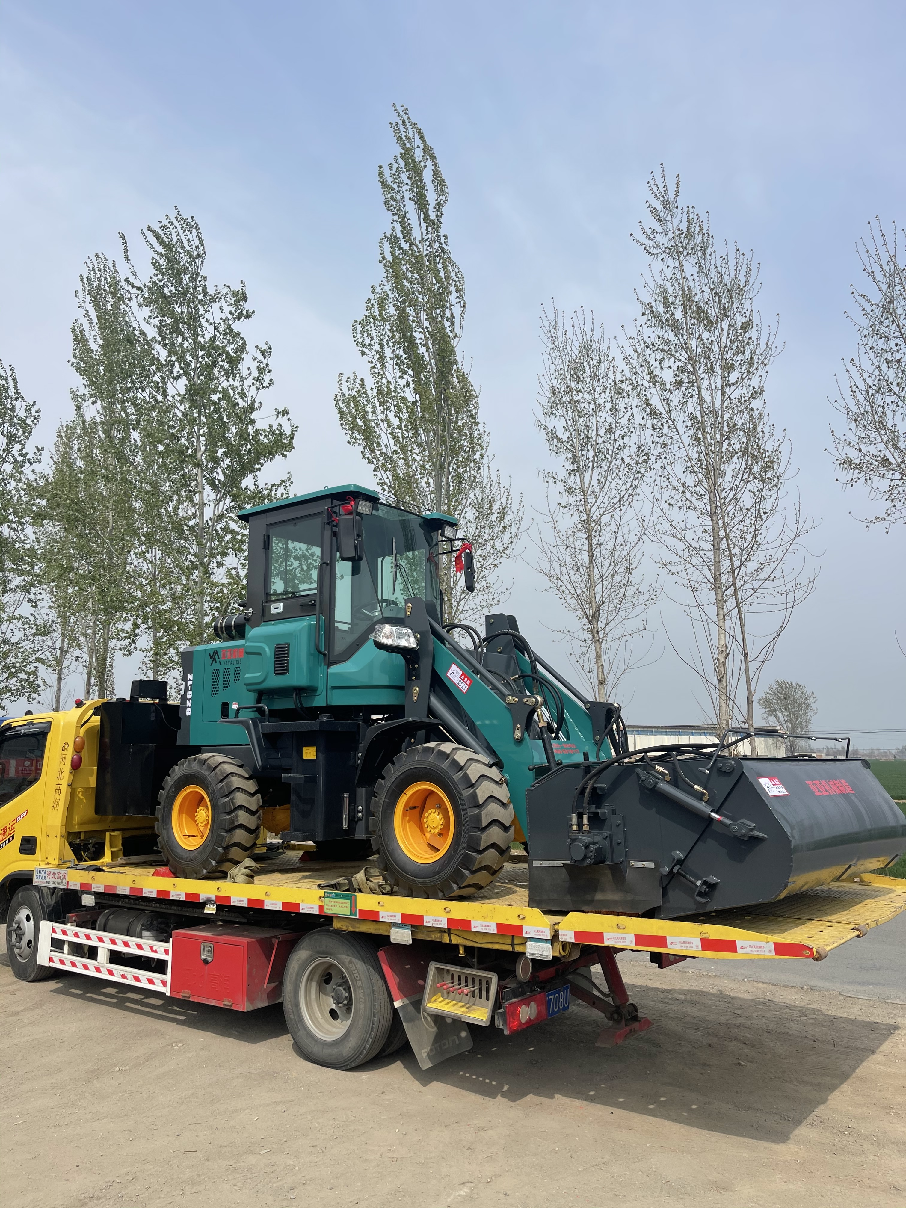 装载机扫路车:工程工地的环保清扫先锋