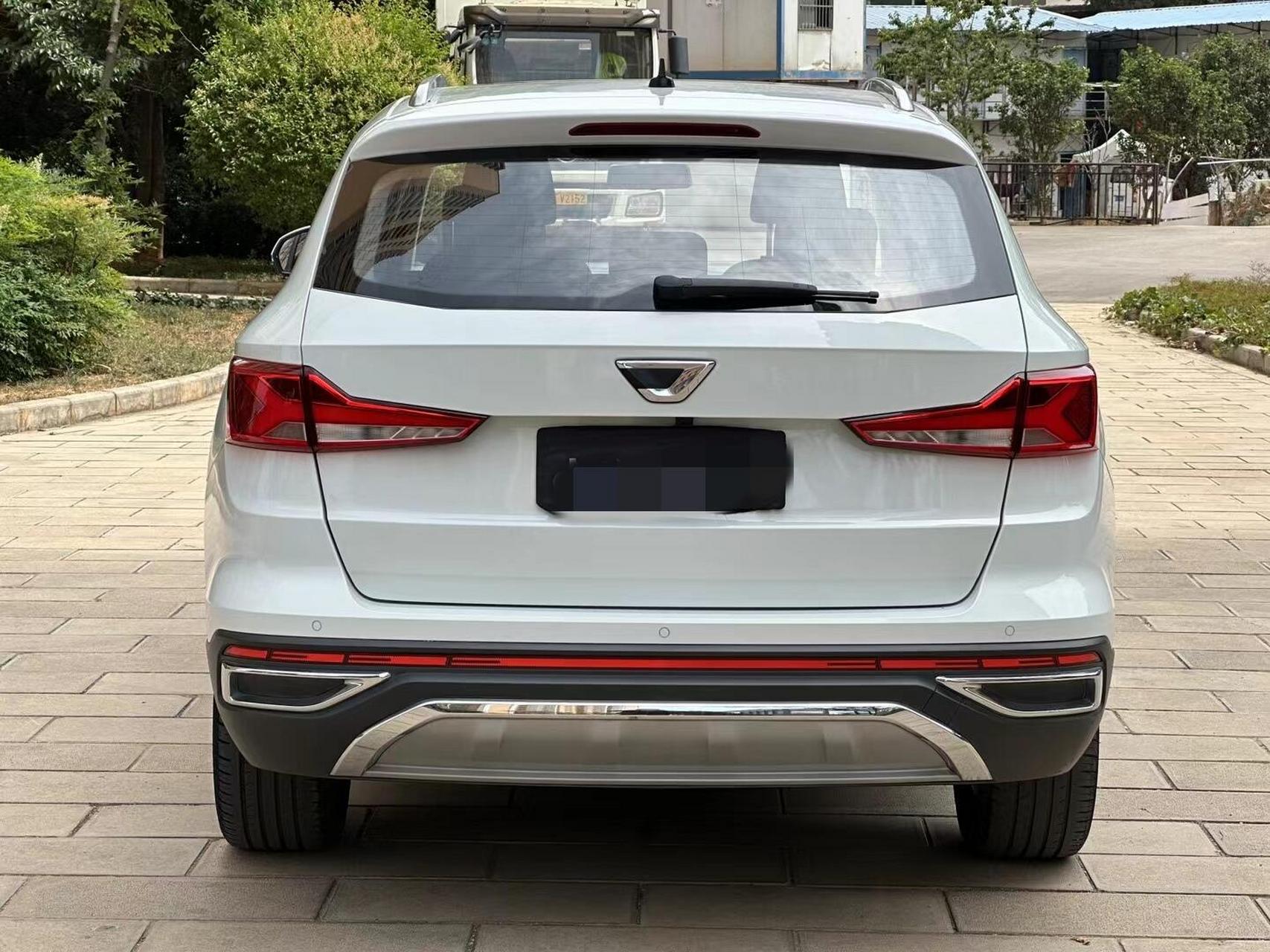 底盘,内饰和安全性能于一体的优秀车型,搭载ea211发动机,mqb平台打造