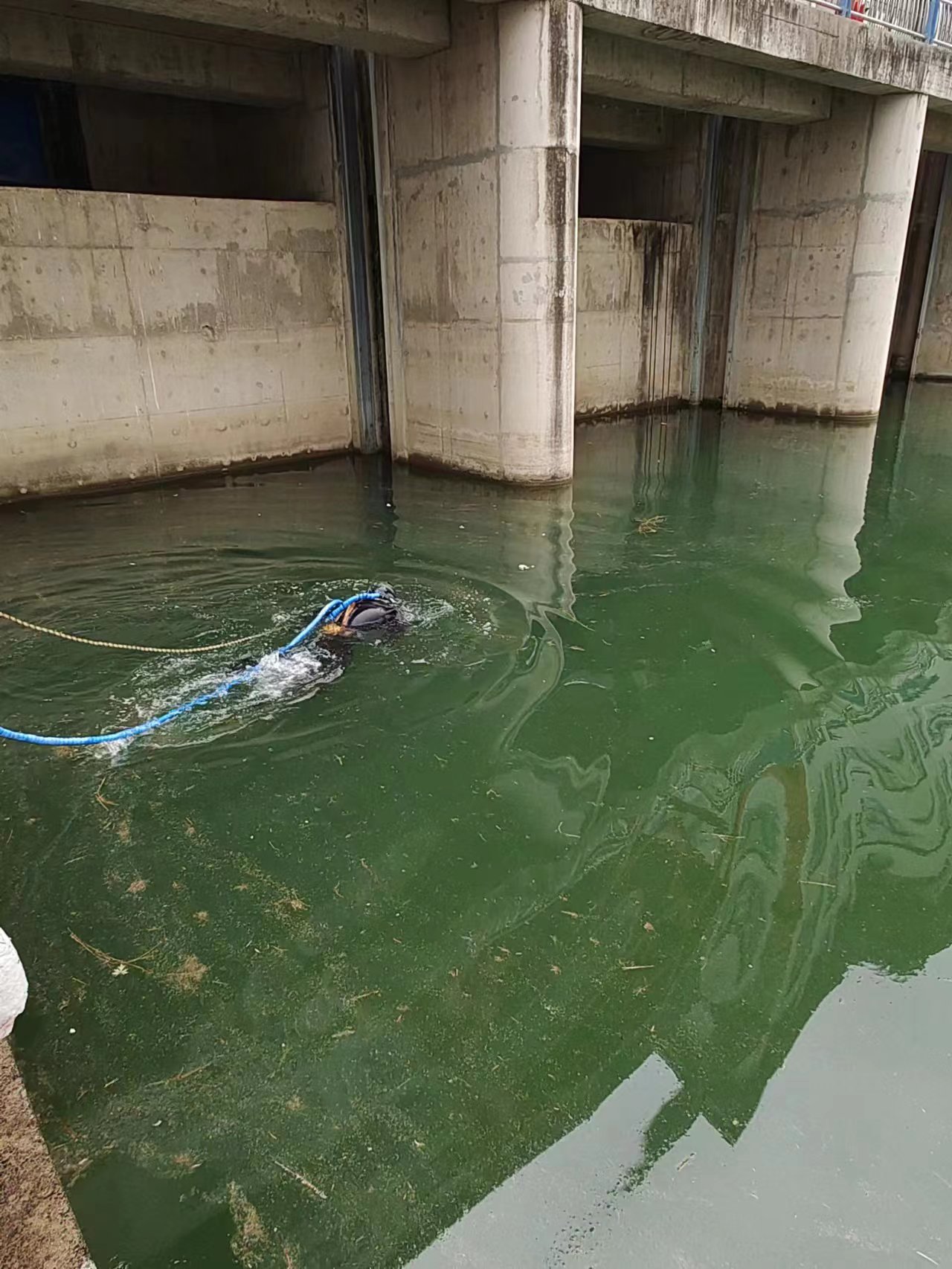 东莞水下打捞公司-潜水员水下打捞