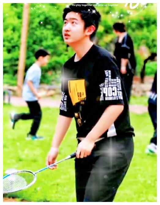 于云霆,本名于梓杰,出生于2006年,是于谦和白慧明的骄傲.