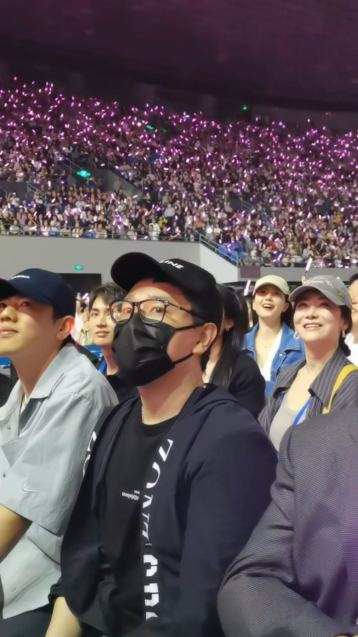 高圆圆,陈子涵出现在苏有朋演唱会现场,就差赵敏没来了