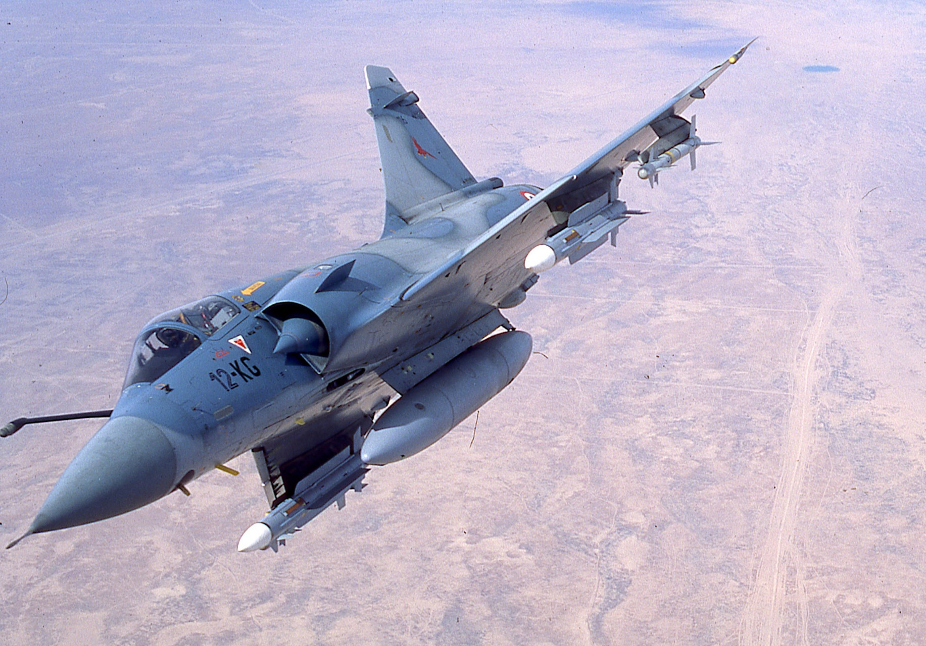 战机欣赏:法国空军装备的幻影2000战斗机,该机是法国战机的代表作品