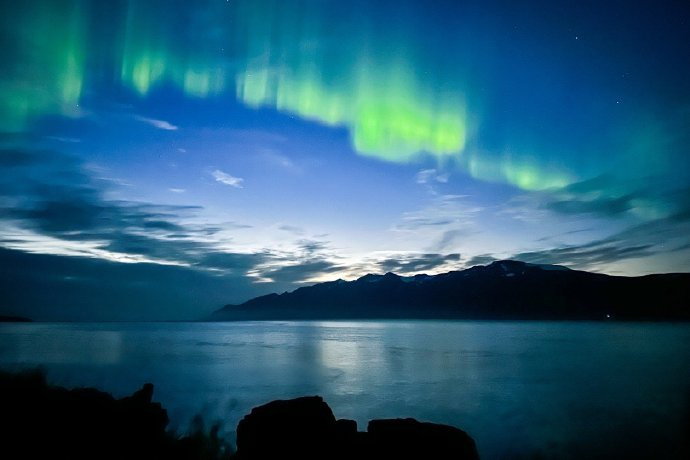 北京惊现金光奇迹,极光之城再现天际奇观