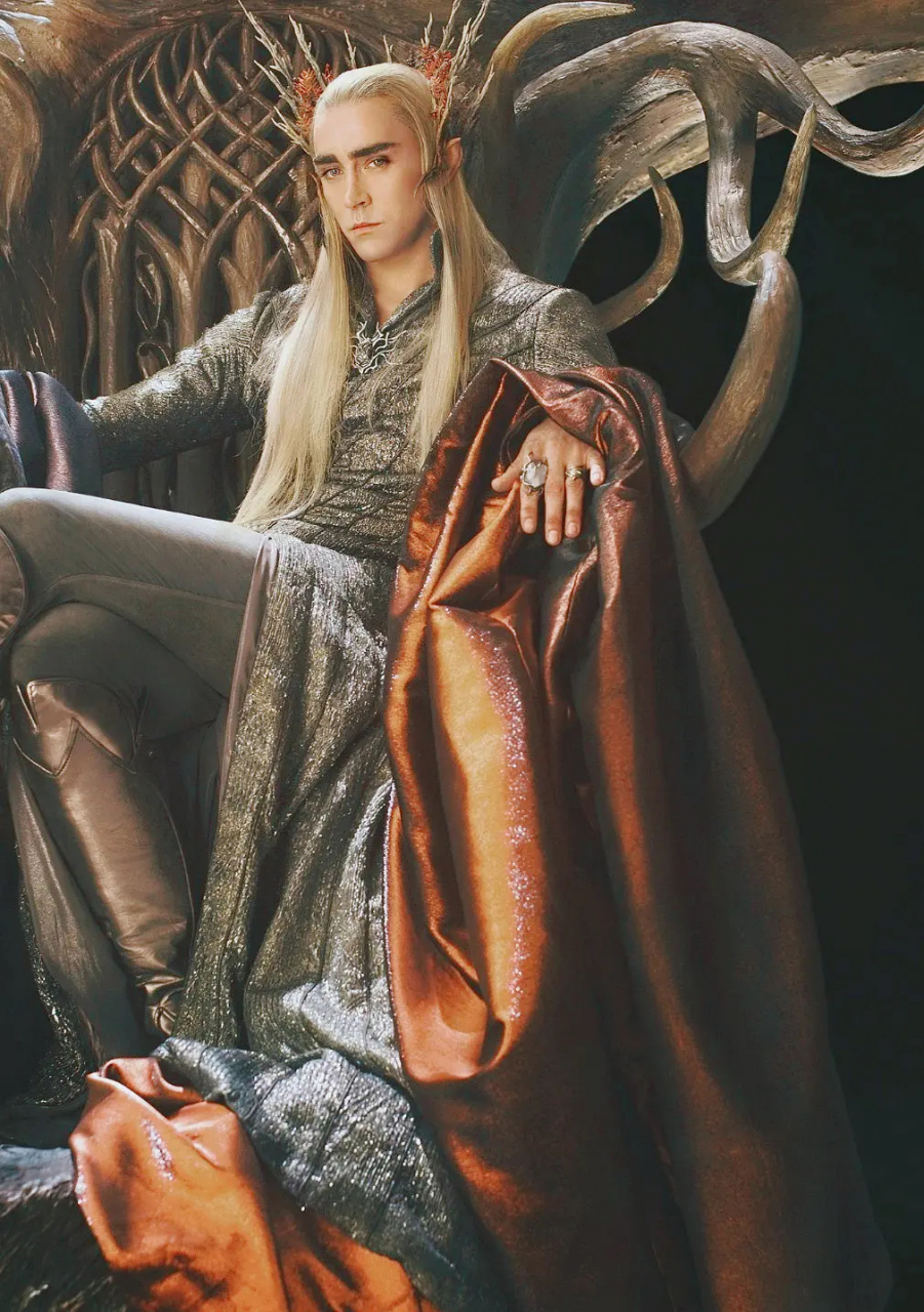 精灵王" 《霍比特人》系列作为《指环王》续作,当时在国内电影院上映