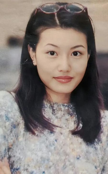 古天乐的前女友黄纪莹,97版《天龙八部》的梦姑,49岁状态不显老