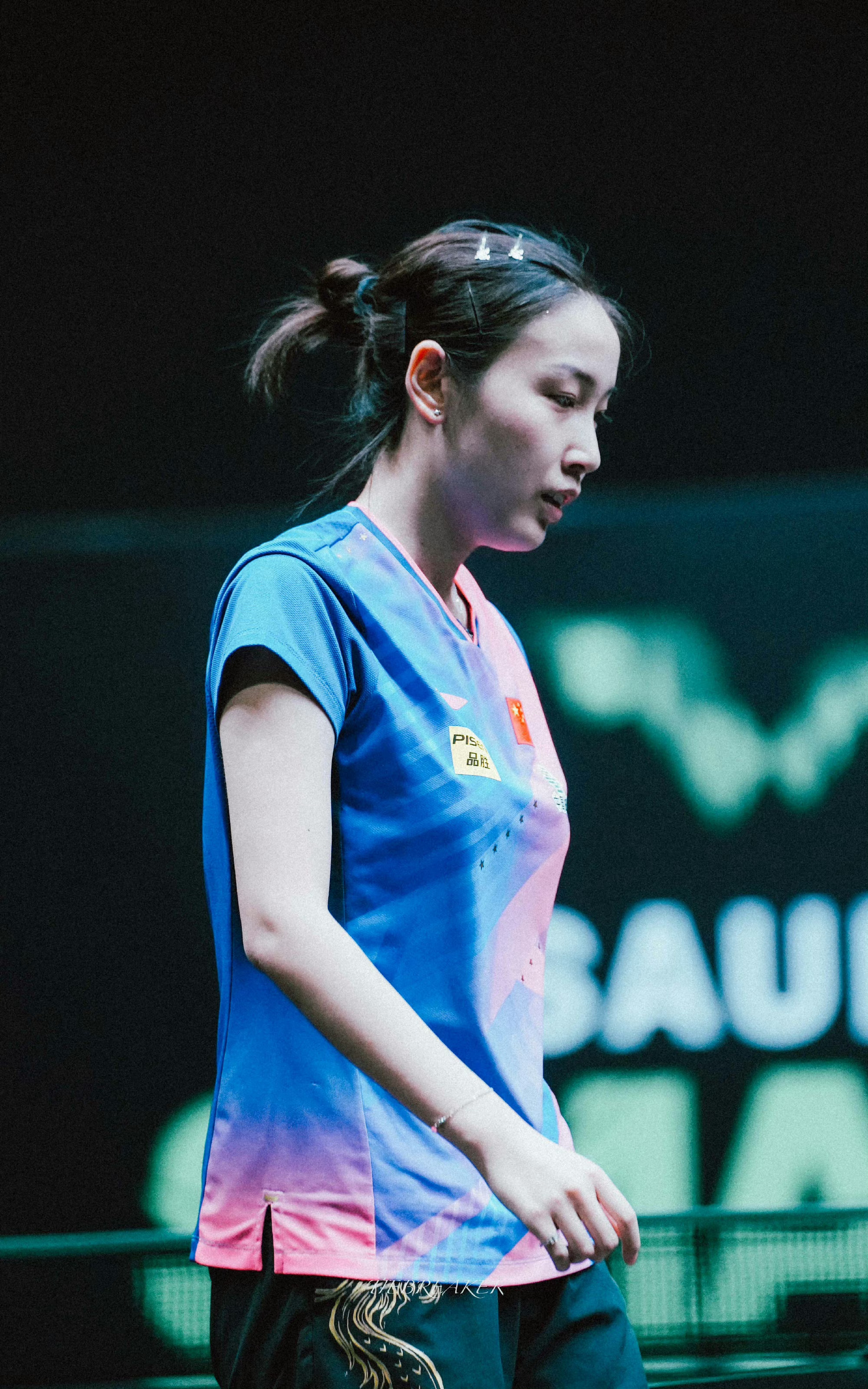 惊艳沙特!国乒女神钱天一颜值让沙特观众着迷,感慨:她好美!