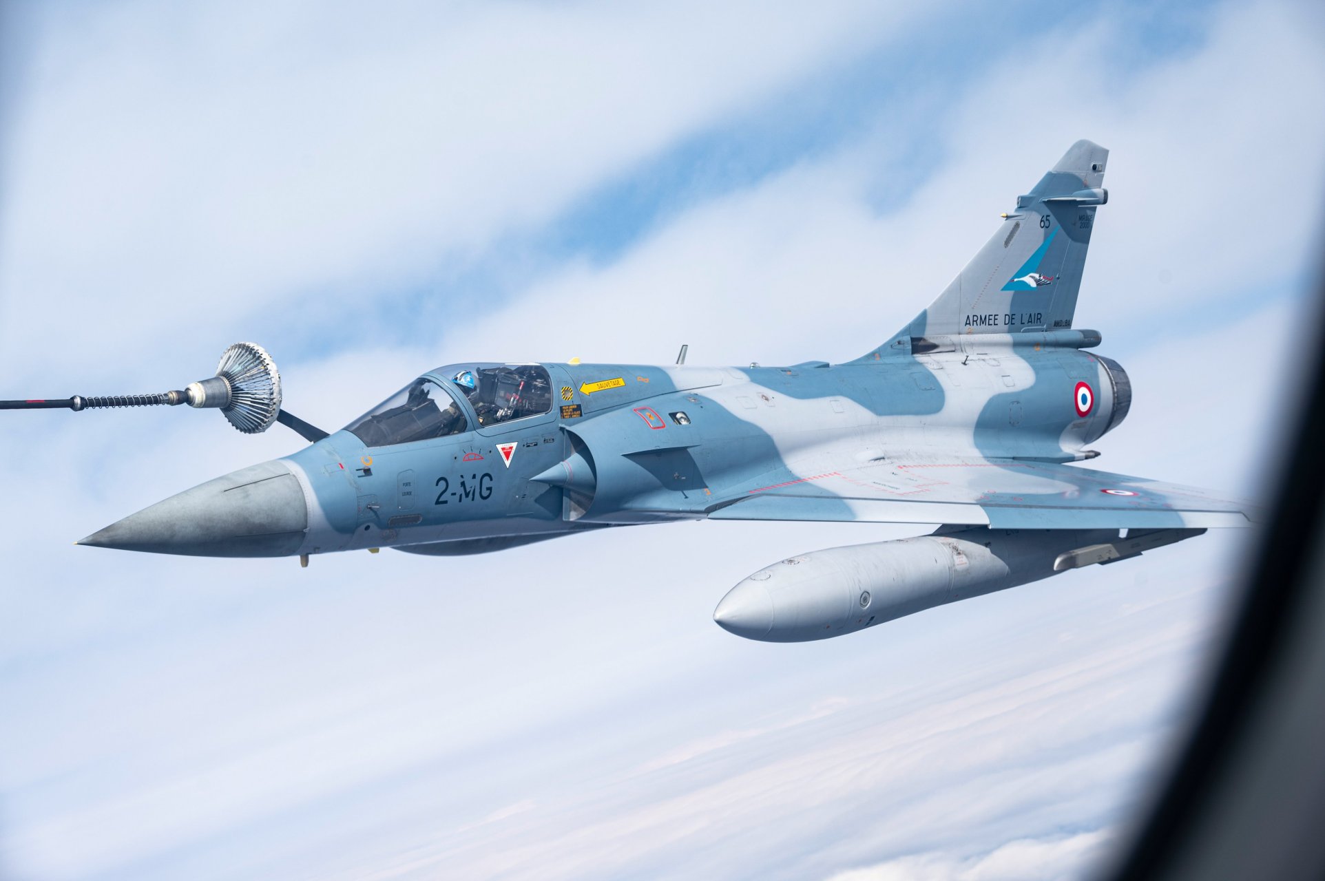 战机欣赏:法国空军装备的幻影2000战斗机,该机是法国战机的代表作品