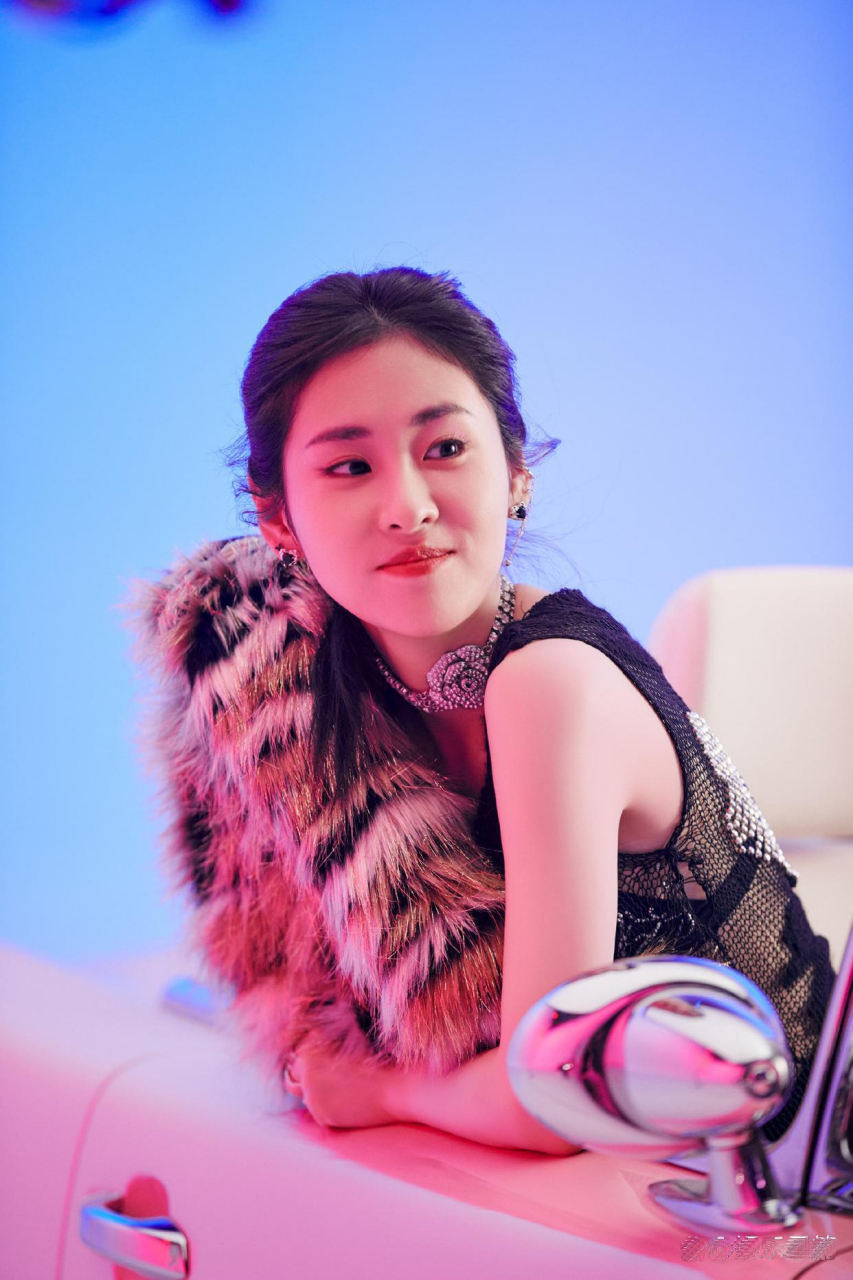 张碧晨高马尾写真