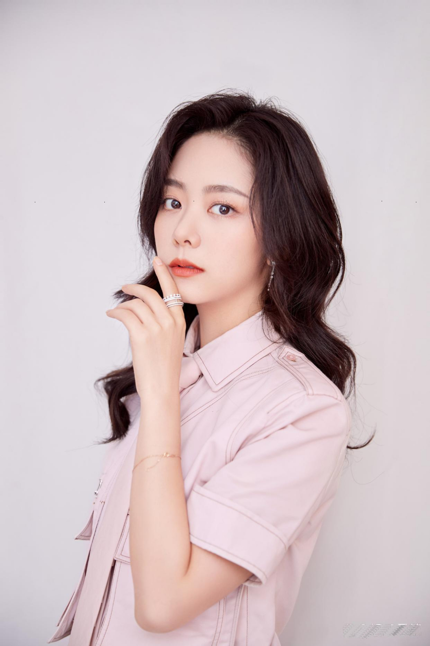 谭松韵粉色工装套装