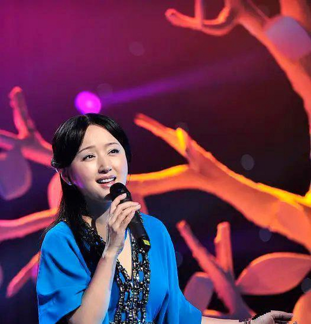 25年后,杨钰莹毛宁再同框,激动得深情相拥!
