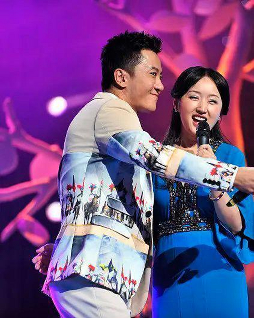25年后,杨钰莹毛宁再同框,激动得深情相拥!