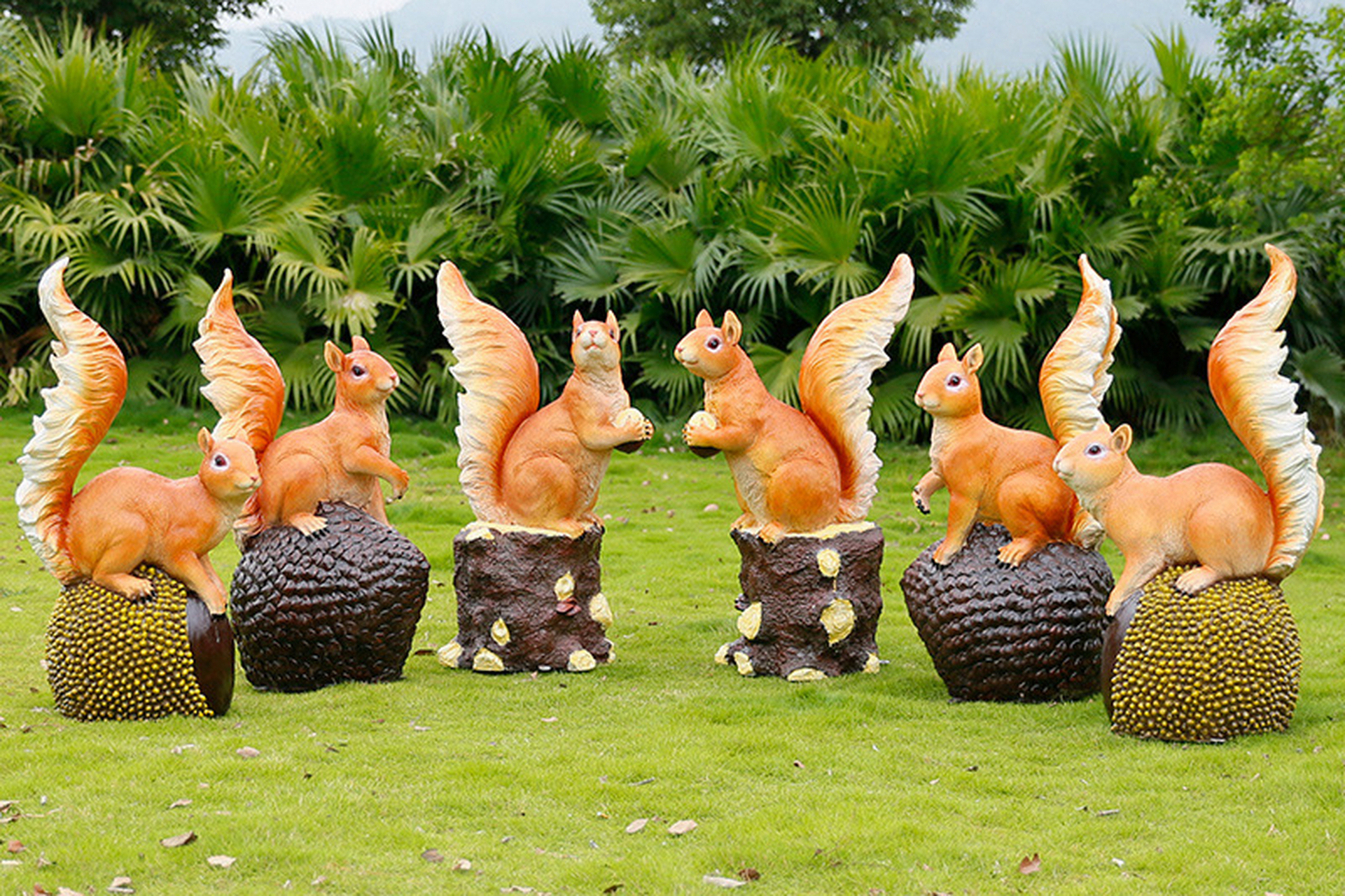 玻璃钢草坪动物造型松鼠仿真户外雕塑设计灵感源于松鼠,以美化环境