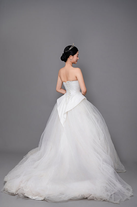 新娘背影白色婚纱白色婚纱背影白色婚纱图片新娘背影图片新娘婚纱背影