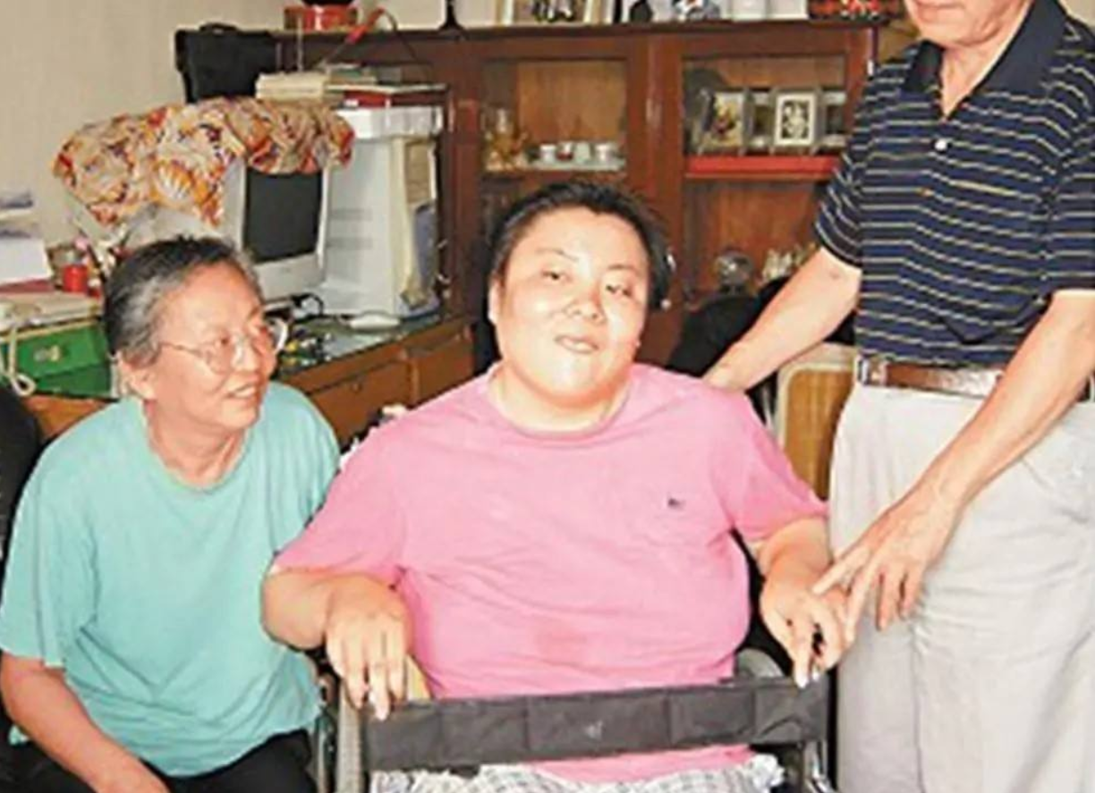 1989年北大姐姐坠崖身亡,5年后清华妹妹被投毒,嫌疑人出国逍遥