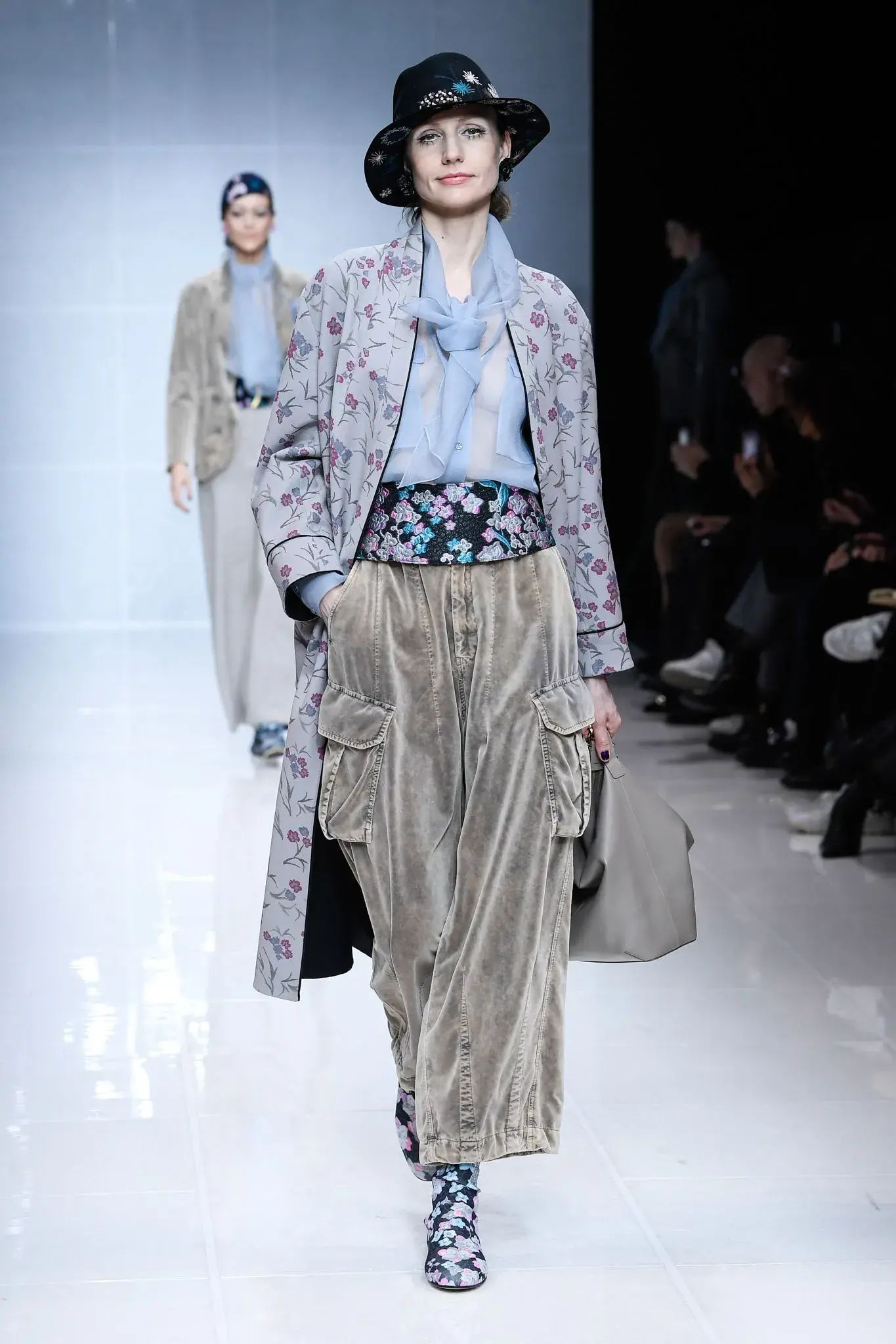 乔治·阿玛尼2024年秋冬系列,优雅和前卫的设计,融合东西方元素