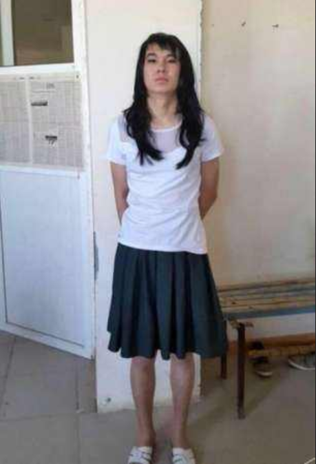 1985年在逃人贩子男扮女装,两次嫁人还"生"子,因妯娌打架暴露