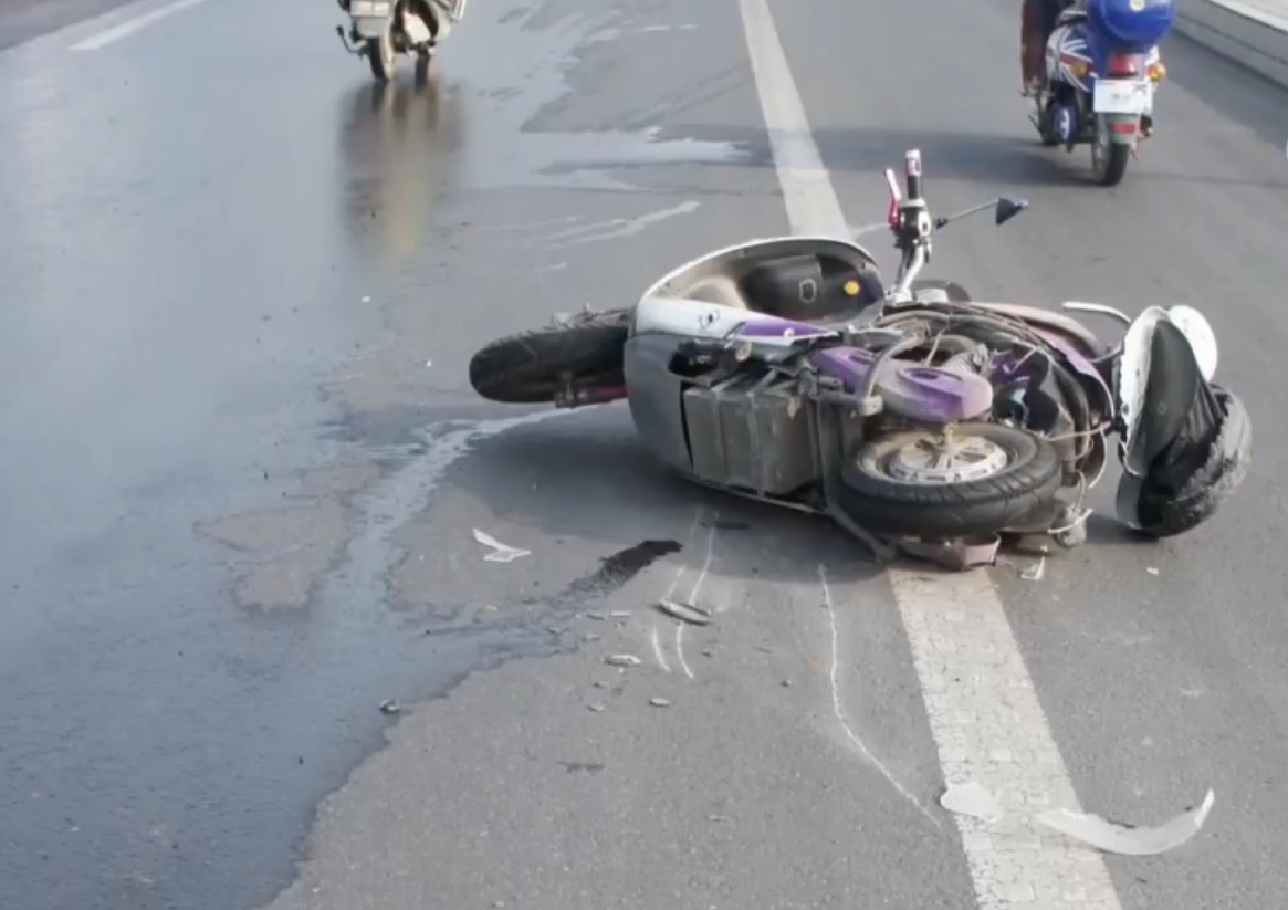 2017年,男子下班途中遇袭,警方调查意外牵出两起离奇车祸的真相