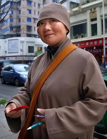 回顾:五台山"尼姑"浓妆艳抹,与游客寻欢作乐,为何她们如此放肆?