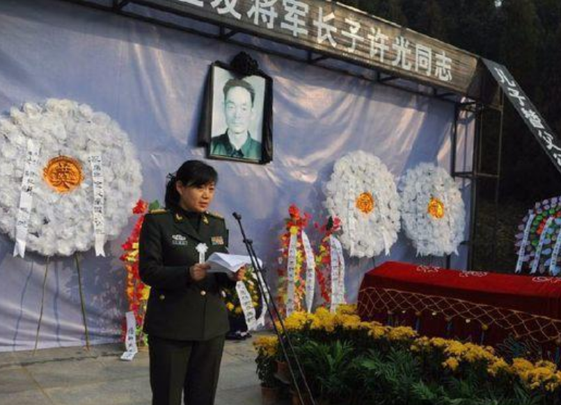 许世友长子一家境况:两个曾孙成为普通职员,孙媳下岗在街上摆摊