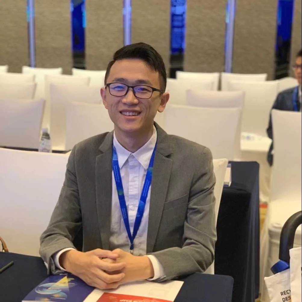 或许,杨添财还能像大鹏展翅,乘着大风,卷土重来,东山再起.就像