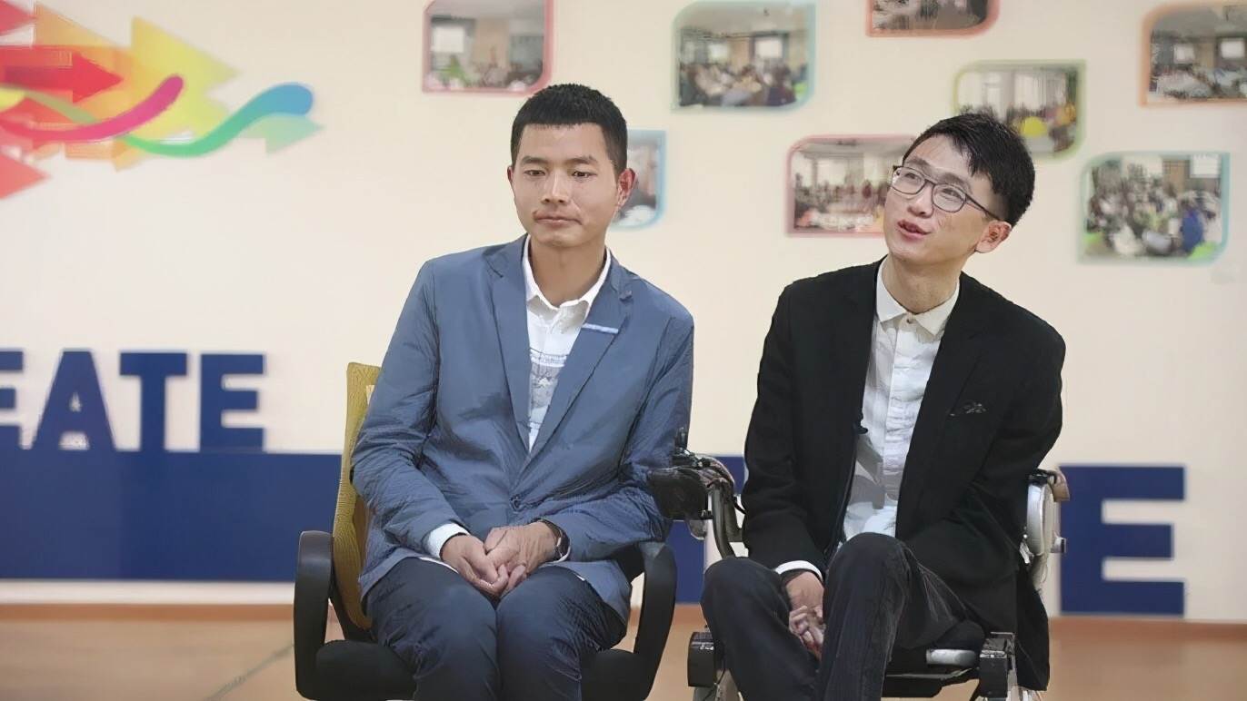 回顾:他6岁成残疾人25岁卖水果年售1亿,如今却负债400万,为啥