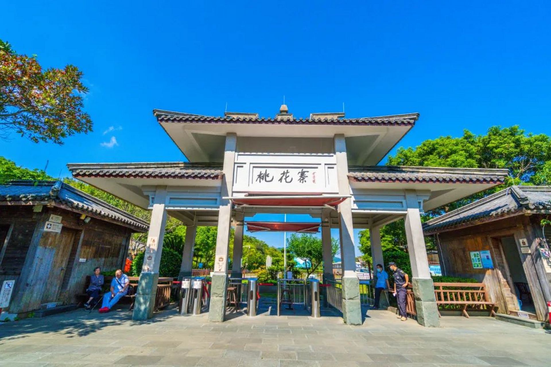 桃花岛位于浙江省舟山市普陀区,金庸先生的名著《射雕英雄传》《神雕