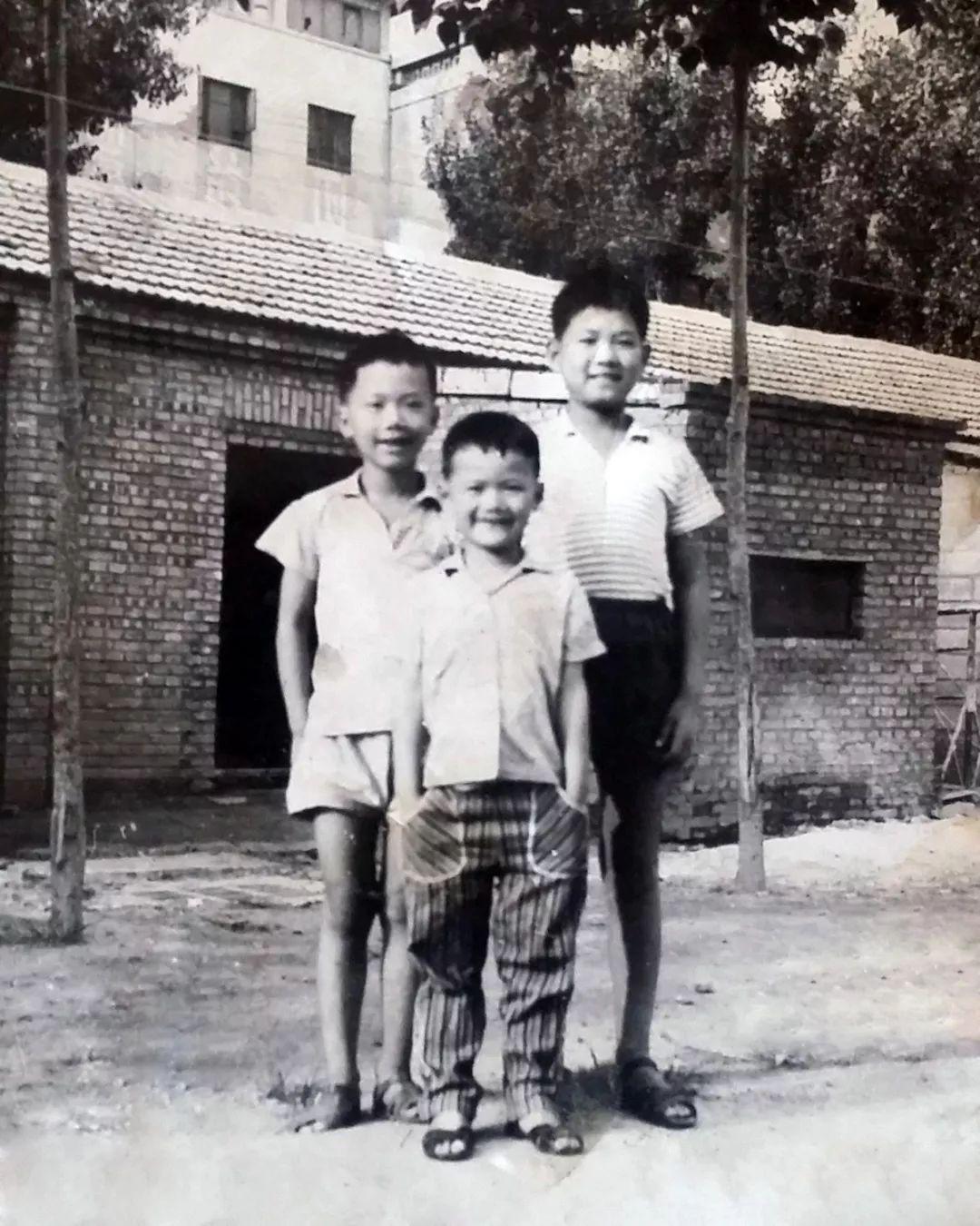 1976年,7岁唐山孤儿从废墟中爬出,32年后他为汶川捐款