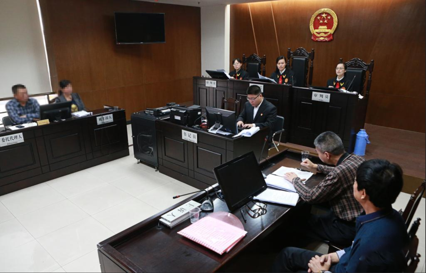 法庭相见,英雄沦为"无赖"