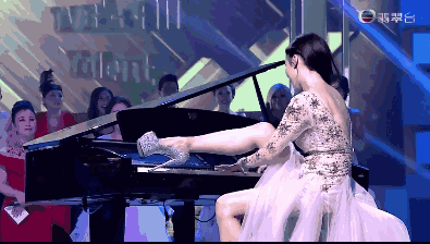 然后是李施嬅,一位显然对钢琴演奏有着自己独特解读的艺术家.