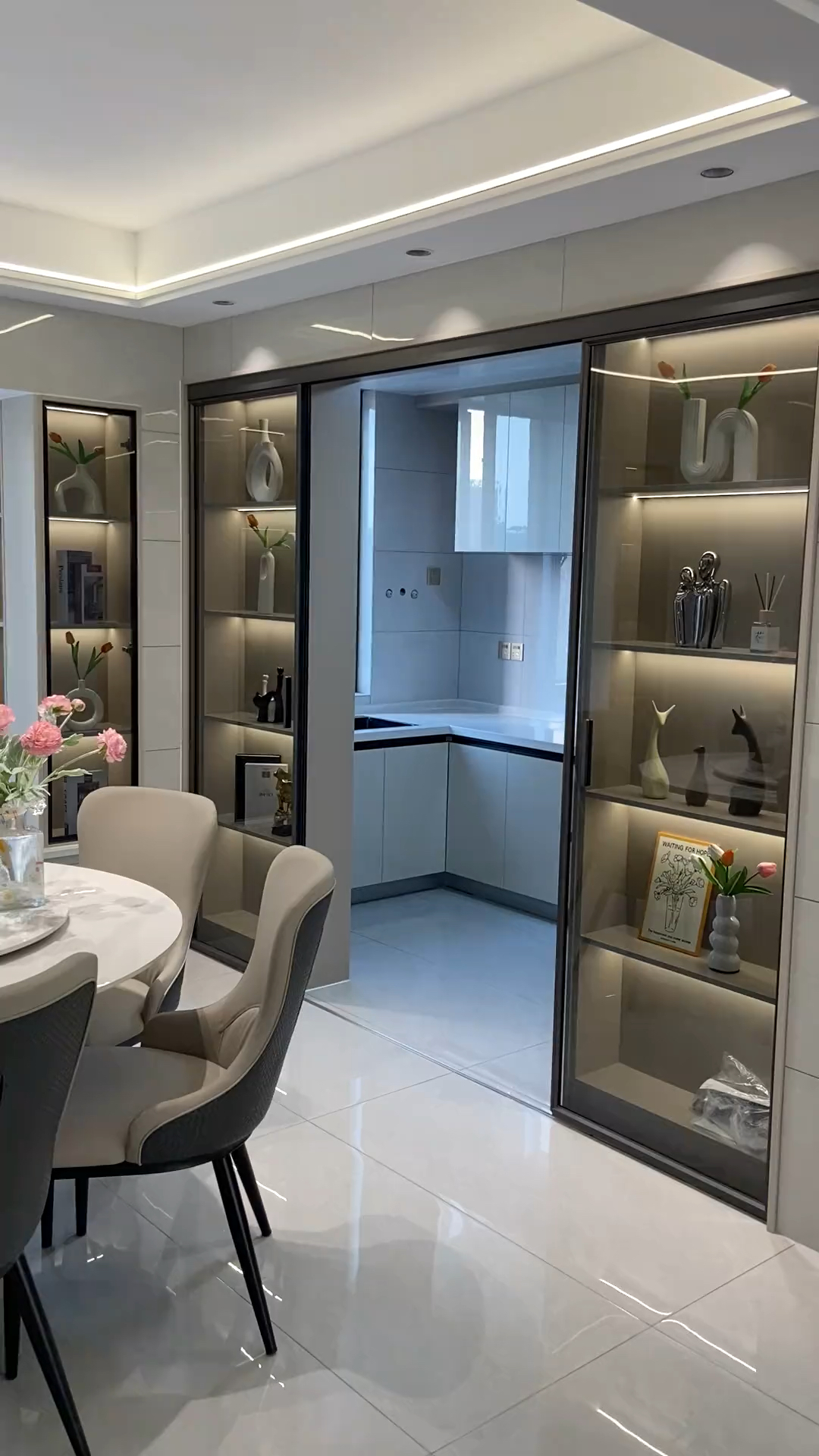 厨房酒柜这样设计真的是太香了,美观实用又好看!