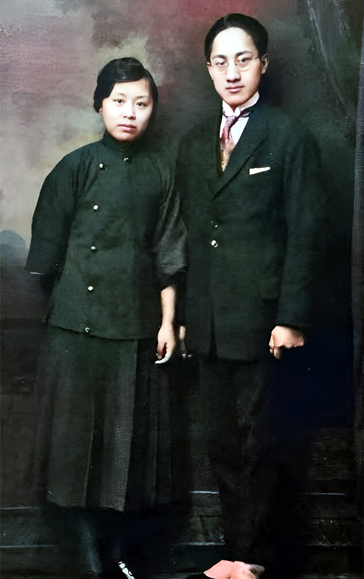 1926年,在中国的"情人节",才子徐志摩与交际花陆小曼在北京北海公园
