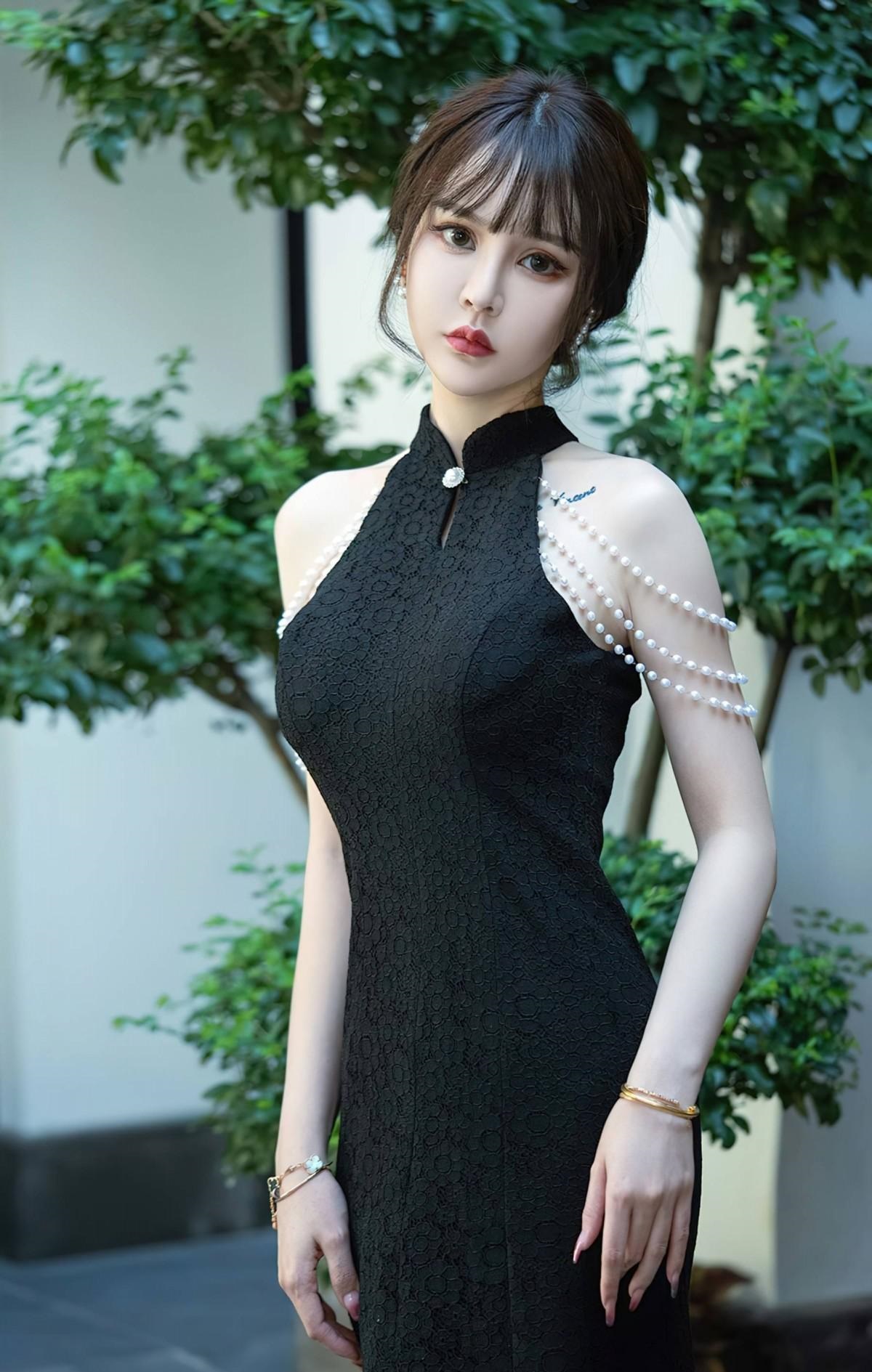 高级感露肩黑色旗袍礼服裙 新中式无袖珍珠鱼尾裙 随便配上一双高跟鞋