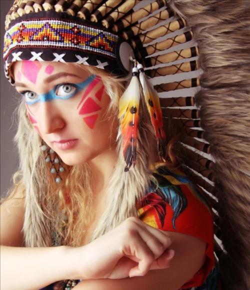 而平原印第安人则以鹰羽头