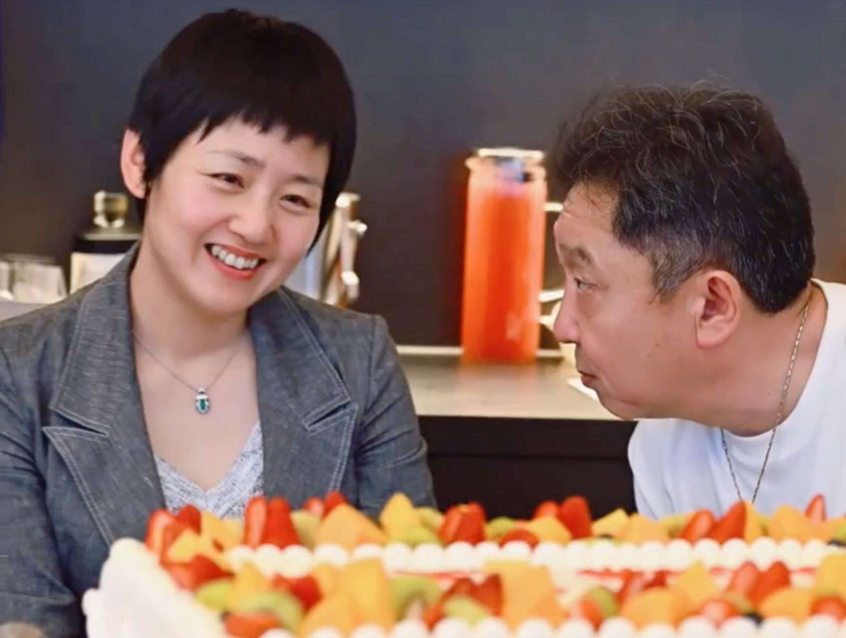 5月12日,于谦和老婆的一段视频曝光,令人没有想到的是,平时一向罚常