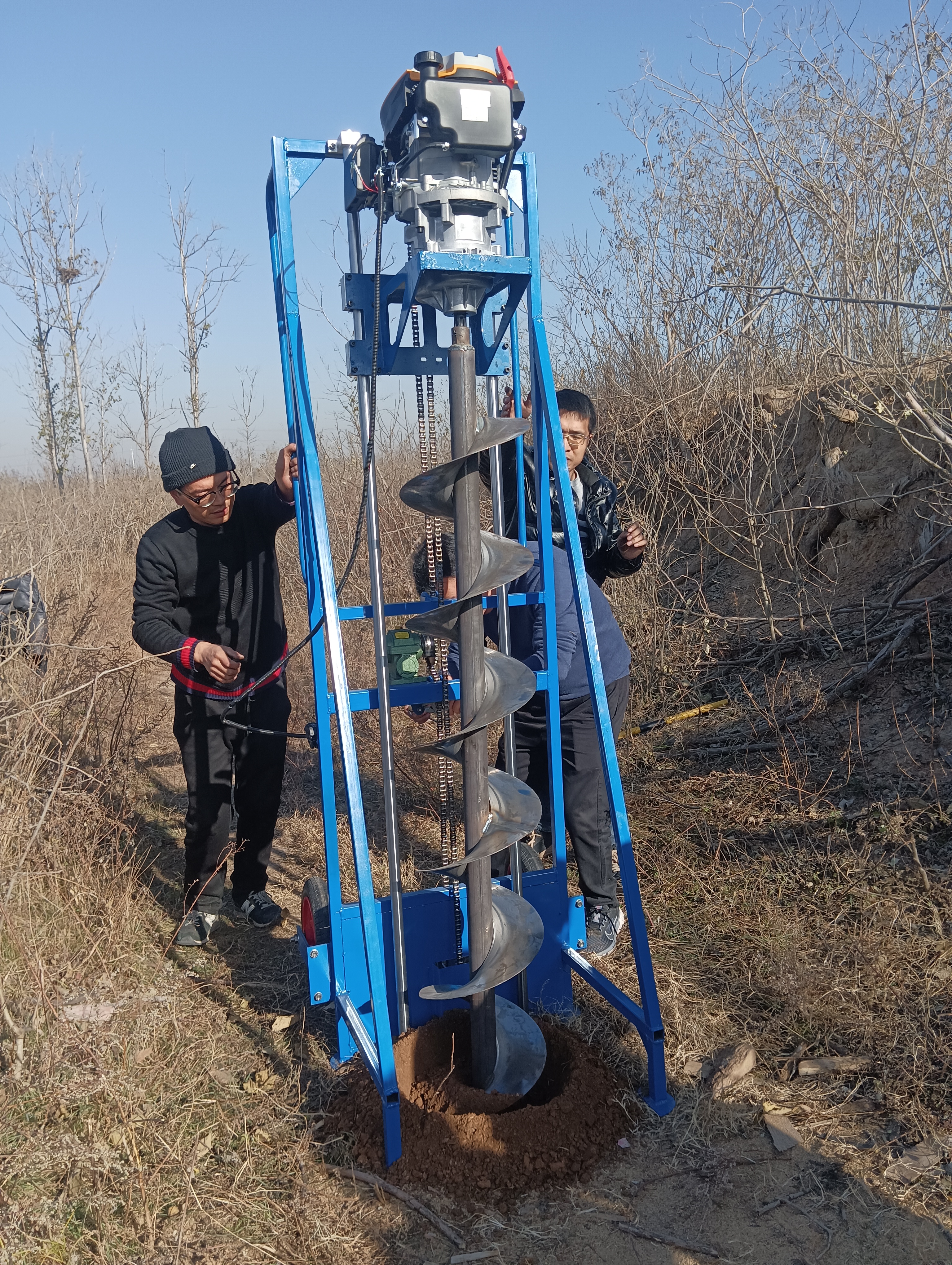 茶园光伏打孔机-实现新能源打桩钻机施工效率