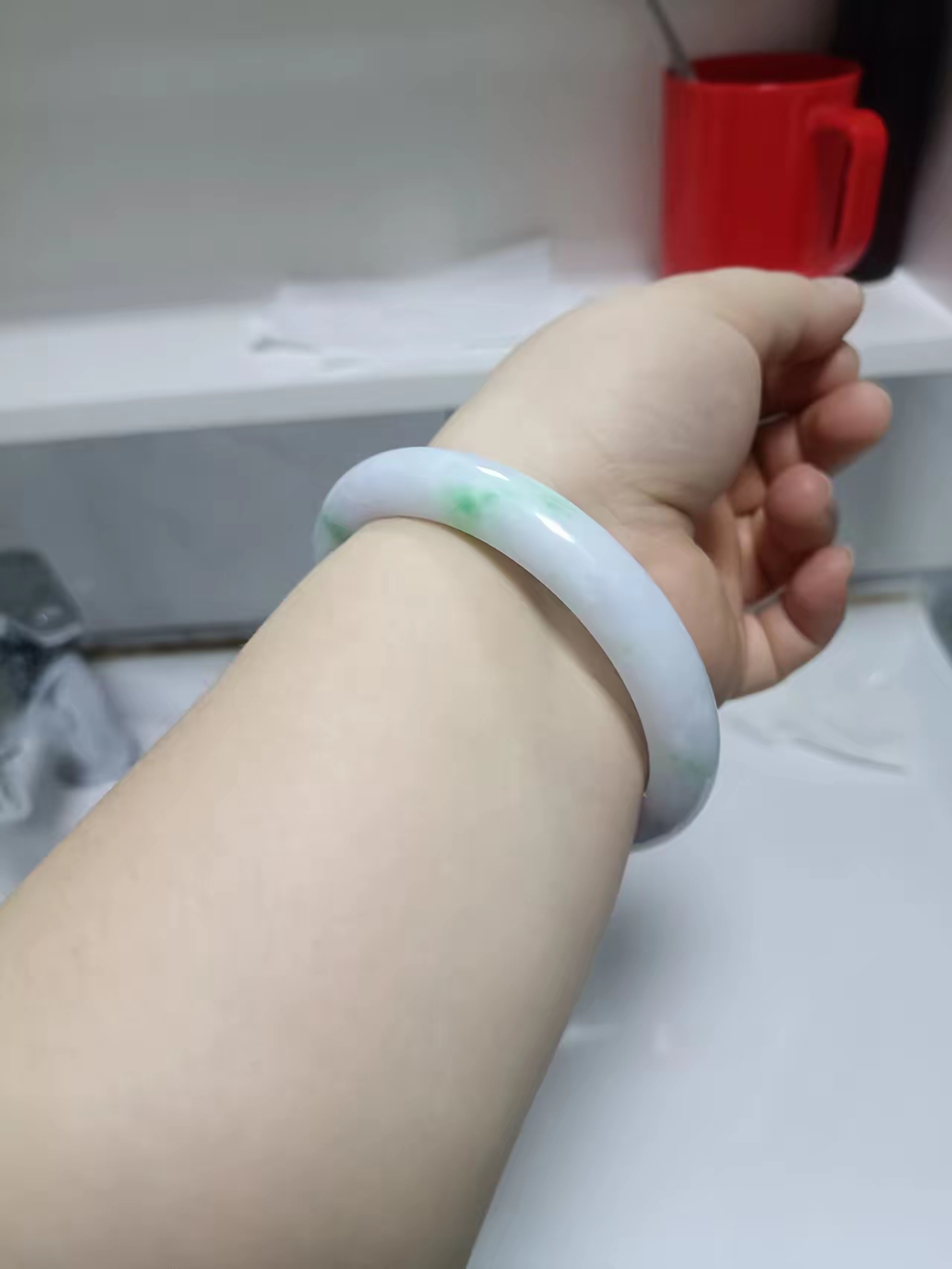 翡翠手镯碎了有什么寓意吗(翡翠手镯碎了就不值钱了吗?) 第2张