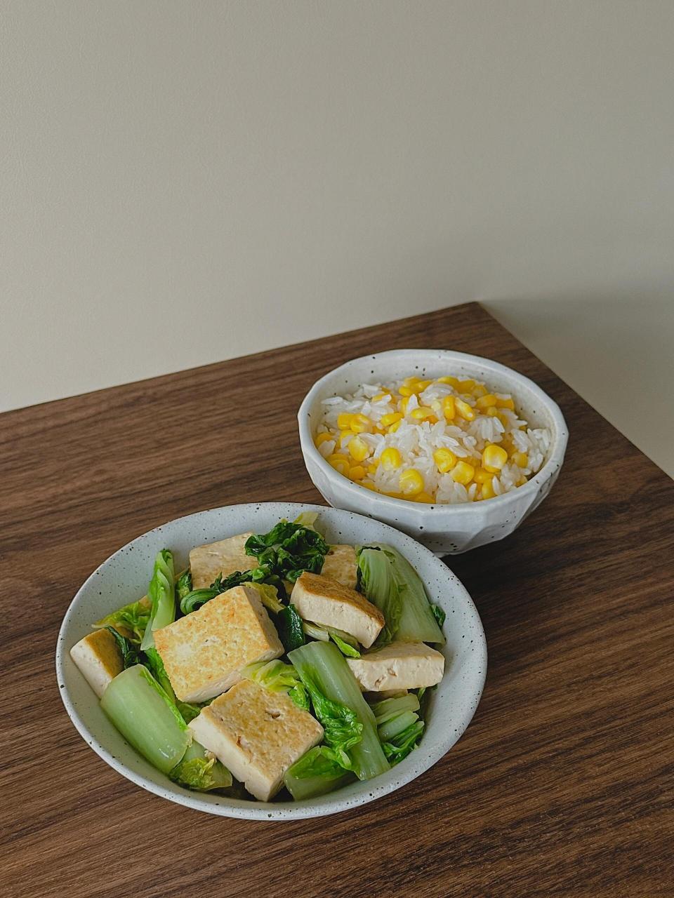 一人食/清淡饮食 好好吃饭|||今日午餐: 小白菜豆腐02 甜玉米蒸饭