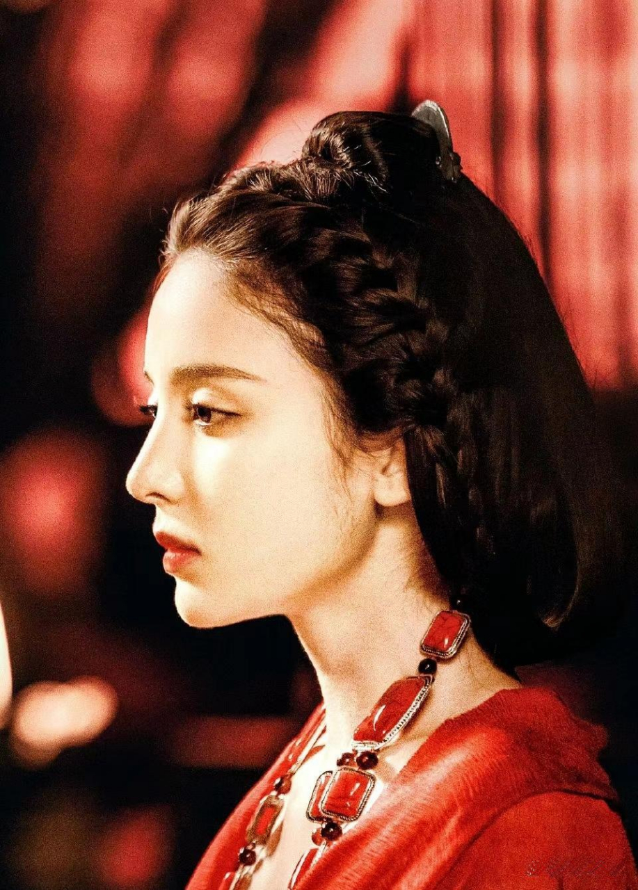 古力娜扎用一双愁目,刻画出了貂蝉的心酸与决绝